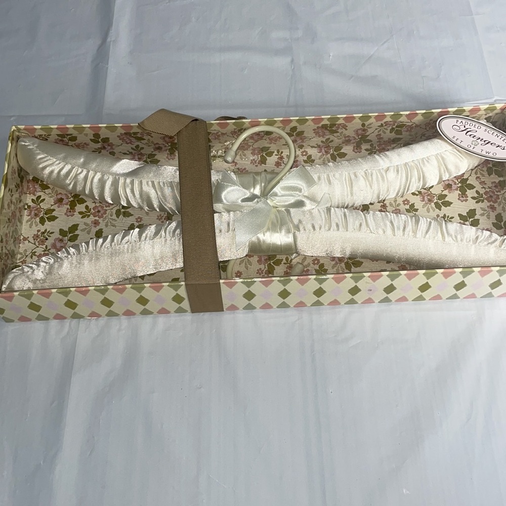 Padded scented hangers set of two ivory color bows New in Box elegant fancy